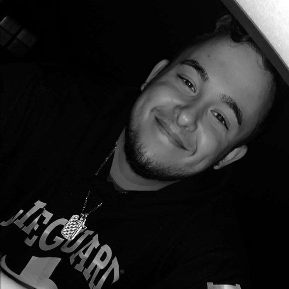 MAKE ME AN OFFER 🤩 WILL SETTLE. THANK YOU!!! - Picture 2 of 5